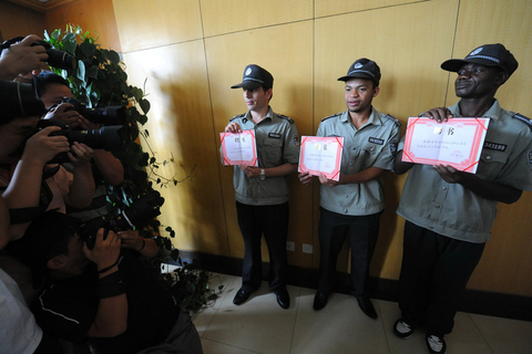 合肥聘“洋城管”街头执法