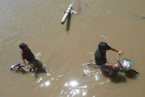 2012年7月22日，北京市防汛指挥部副指挥长潘安君说，特大暴雨已致北京约190万人受灾，其中房山区80万人。房山区政府发布官方消息，截至7月22日15:30，房山区共转移受灾群众21690人。