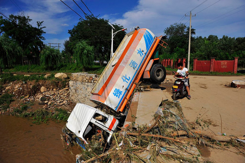 2012年7月22日，北京市防汛指挥部副指挥长潘安君说，特大暴雨已致北京约190万人受灾，其中房山区80万人。房山区政府发布官方消息，截至7月22日15:30，房山区共转移受灾群众21690人。