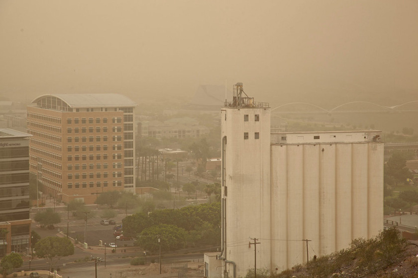 7月21日，哈布沙暴席卷美国凤凰城。  东方IC_美国凤凰城遭沙尘暴袭击 高度达600米