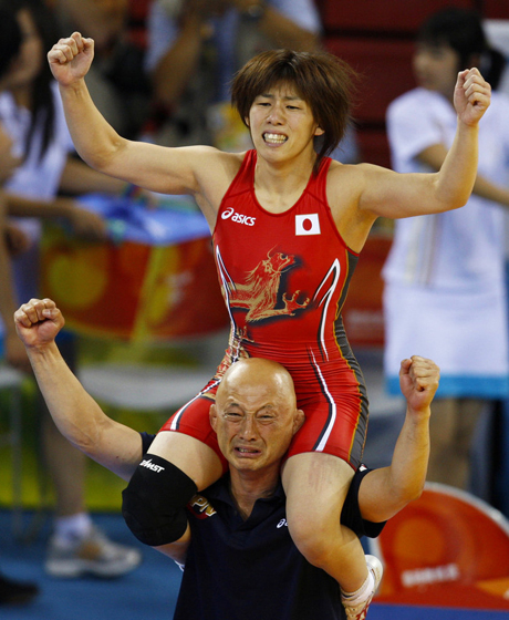 摔跤运动员吉田沙保里将担任日本代表团奥运旗手。   东方IC_奥运会开幕式部分国家旗手集锦