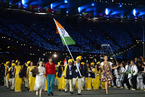 印度奥运军团开幕式入场混入神秘红衣女子