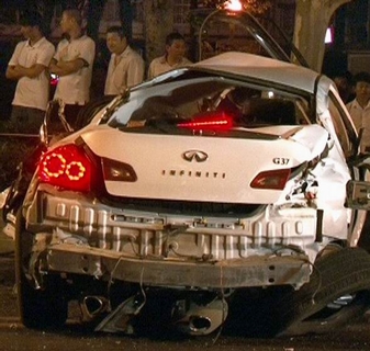 司机醉驾闯红灯撞货车致4人死亡