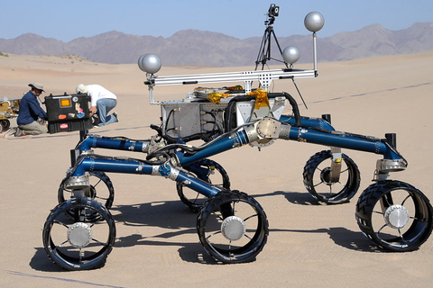 美国东部时间8月6日凌晨1时30分（北京时间6日13时30分），新型火星探测器“好奇”号计划着陆火星表面。作为一个星际间太空飞行器，“好奇”号的能量来自钚，大小只有一辆小型机动车大小，它已经从地球出发，旅行了八个半月了。