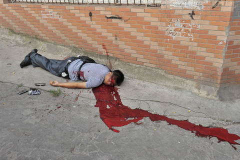 8月14日凌晨6时50分，在公安部统一指挥下，公安部A级通缉犯周克华在重庆沙坪坝区童家桥被公安民警成功击毙。至此，苏湘渝系列持枪抢劫杀人案件成功告破。8月10日9时34分，重庆市沙坪坝区凤鸣山康居苑中国银行储蓄所门前发生一起持枪抢劫杀人案，案犯打死1人、打伤2人后逃逸。经查，该案与2004年以来发生在江苏南京、湖南长沙、重庆等地的多起持枪抢劫杀人案系同一犯罪嫌疑人周克华所为。