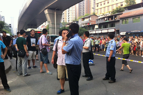 8月14日凌晨6时50分，在公安部统一指挥下，公安部A级通缉犯周克华在重庆沙坪坝区童家桥被公安民警成功击毙。至此，苏湘渝系列持枪抢劫杀人案件成功告破。8月10日9时34分，重庆市沙坪坝区凤鸣山康居苑中国银行储蓄所门前发生一起持枪抢劫杀人案，案犯打死1人、打伤2人后逃逸。经查，该案与2004年以来发生在江苏南京、湖南长沙、重庆等地的多起持枪抢劫杀人案系同一犯罪嫌疑人周克华所为。