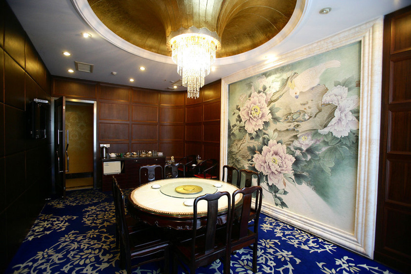 8月21日，环球鲍翅馆一包厢。  张培坚/东方IC_浙江余姚回应5万元鲍翅馆消费账单