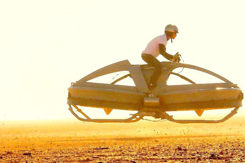 美国科技公司制造的会飞的“摩托车”在加利福尼亚南部的莫哈韦沙漠里试飞。Aerofex/东方IC_现实版《星球大战》飞行摩托问世 时速达48公里