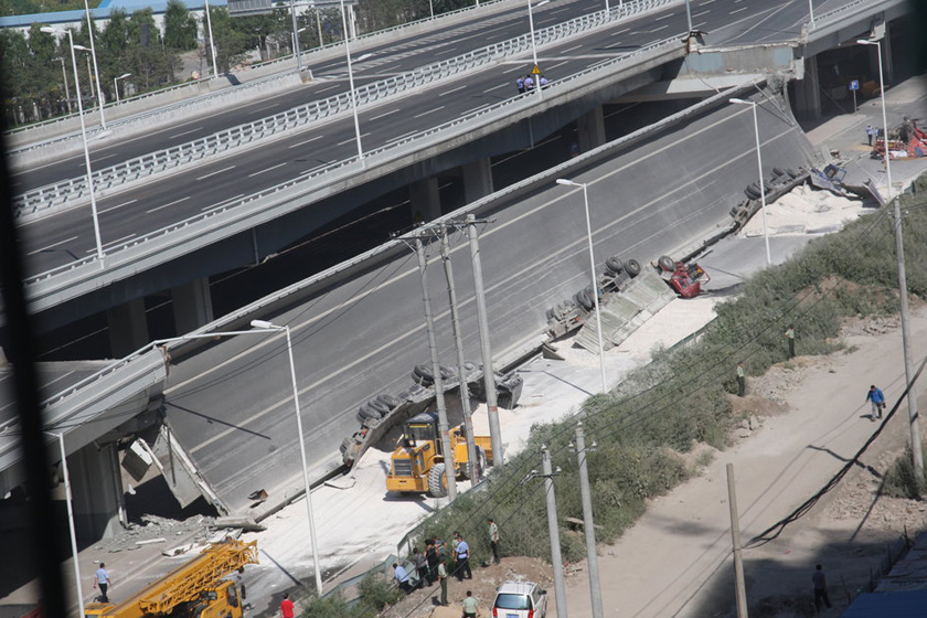 8月24日，哈尔滨阳明滩大桥坍塌事故现场。小刚/CFP_哈尔滨阳明滩大桥断裂已致3死5伤