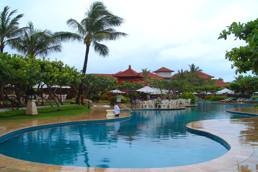  印尼巴厘岛休闲游泳池。陈小波/东方IC_全球超另类游泳池