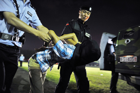 东莞千警出动清除治安隐患