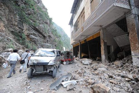 9月7日，云南省彝良县重灾区洛泽河镇的受灾情况。  云友/CFP