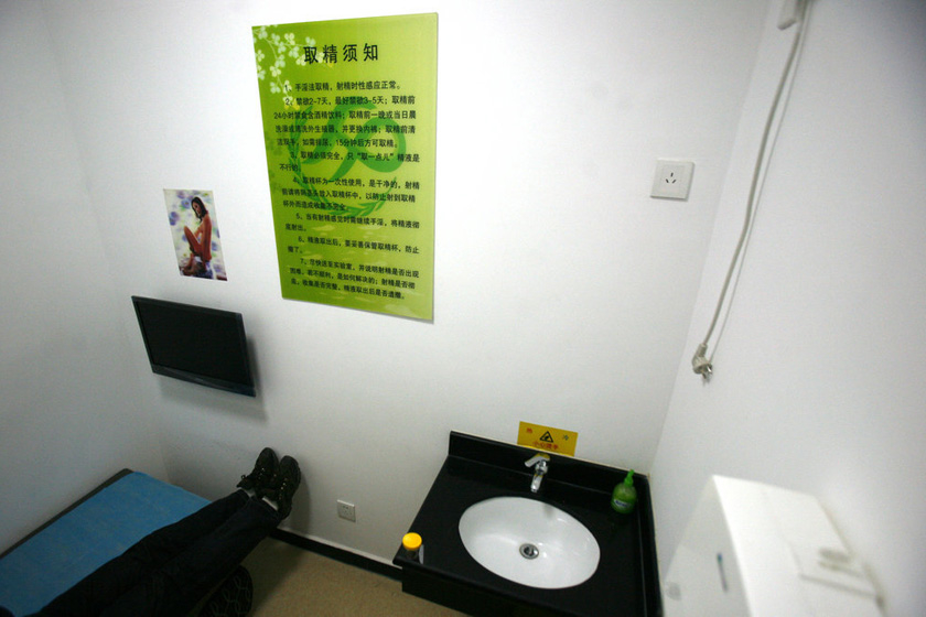 2011年12月30日，河北省人类精子库，精子库储存室。    陈建宇/东方IC _记者实地探访人类精子库