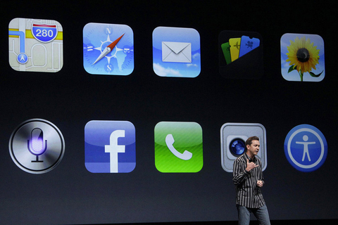 当地时间9月12日，美国苹果公司发布名为iPhone5的新一代智能手机。它与苹果历代手机的一个明显区别是显示屏尺寸变大，机身更加轻薄，而且首次支持传输速度更快的第四代移动通信技术。