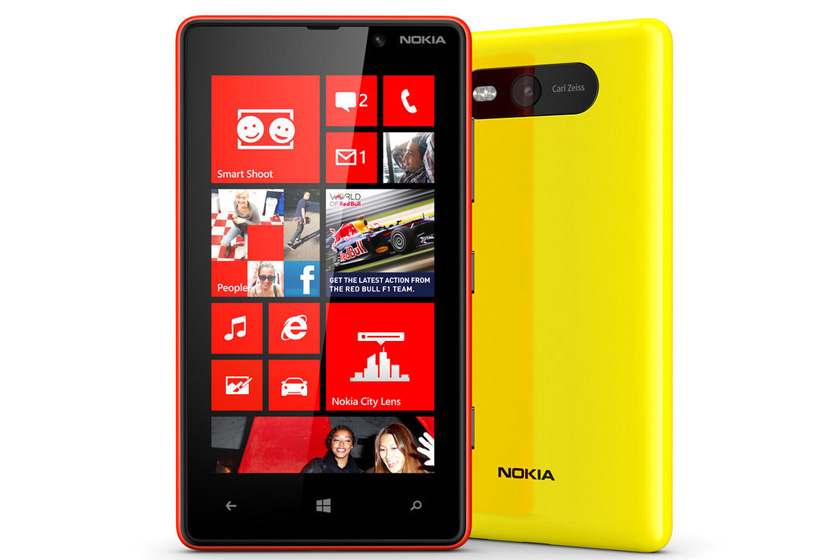 9月5日，诺基亚在纽约发布其两款WindowsPhone8智能新机Lumia920（右）和Lumia820。 东方IC_手机巨头九月新品大撞车