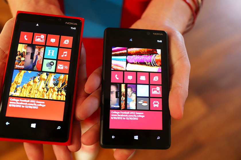 9月5日，诺基亚在纽约发布其两款WindowsPhone8智能新机Lumia920和Lumia820，两者均可使用无线充电功能。  SPENCER PLATT/东方IC _手机巨头九月新品大撞车