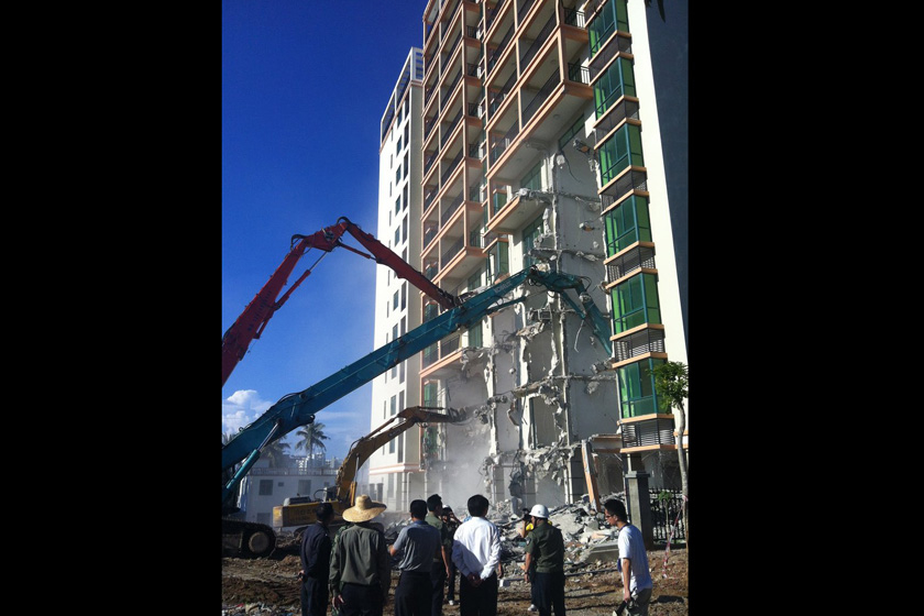 9月12日，三亚，违章建筑拆除现场。  张宏波/CFP_三亚投资过亿违建被拆