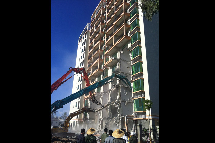 9月12日，三亚，违章建筑拆除现场。  张宏波/CFP_三亚投资过亿违建被拆