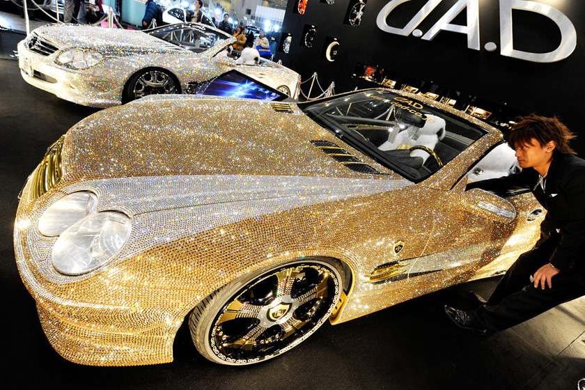 30万颗施华洛世奇水晶打造的奔驰SL600。_那些镶满水晶的奢华物品