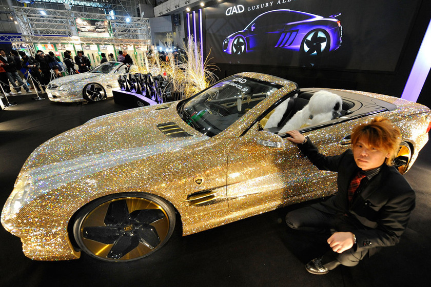 30万颗施华洛世奇水晶打造的奔驰SL600。_那些镶满水晶的奢华物品