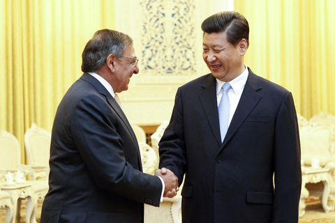 2012年9月19日，国家副主席、中央军委副主席习近平在人民大会堂会见了来访的美国国防部长莱昂·帕内塔一行。这是习近平同帕内塔今年以来的第二次会面。  中新社