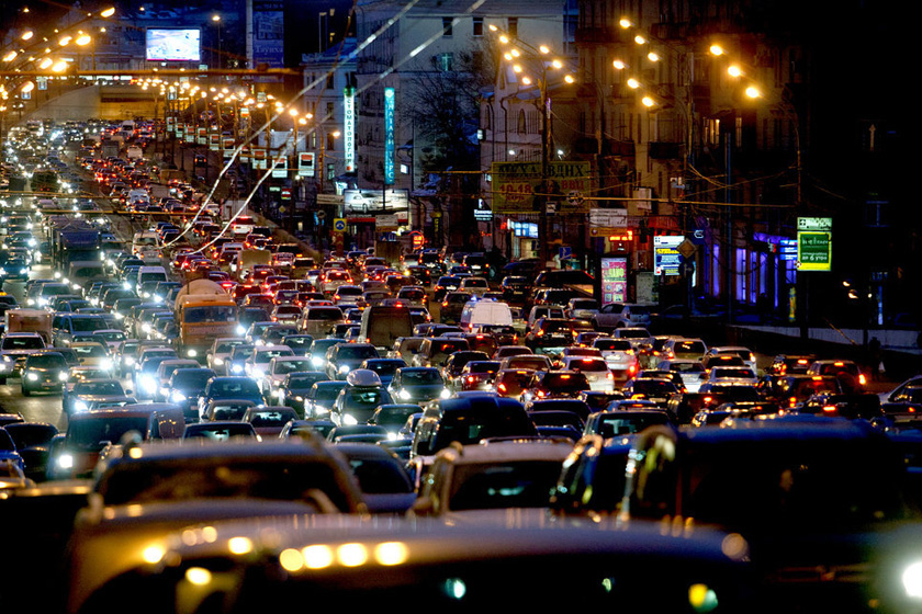 2012年3月13日，俄罗斯莫斯科，Zemlyanoi Val街道拥堵，车辆停滞不前。  Gushchin Ivan/东方IC _世界各地堵车景象