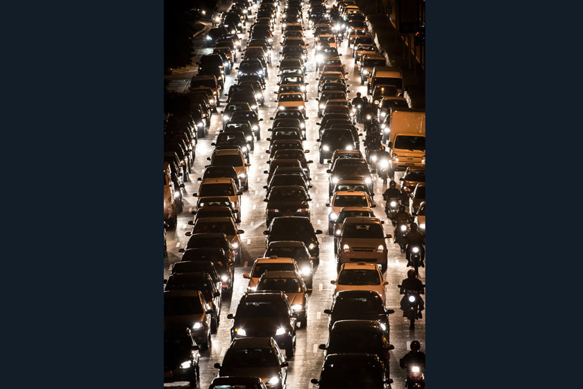 2012年5月23日，巴西圣保罗，交通高峰时段车辆拥堵。  YASUYOSHI CHIBA/东方IC _世界各地堵车景象