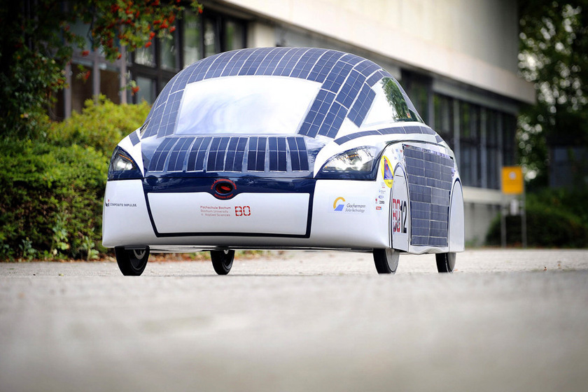 德国波鸿大学推出了新的太阳能汽车“BOcruiser”。新款太阳能汽车车身的设计有利于电流的产生与传递，可有效利用能源。除了像电池管理系统这样广为人知的技术之外，全新开发的组件也将被应用在这款车上。     东方IC_盘点潮爆新能源汽车