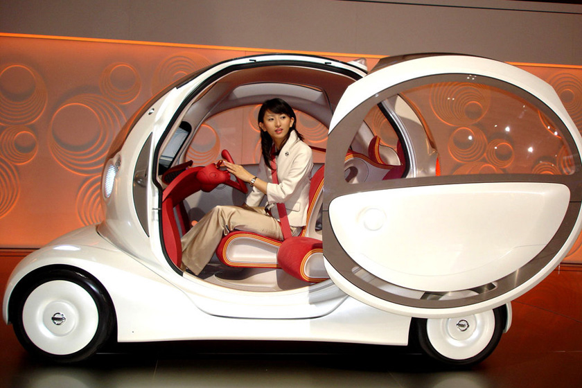 日产汽车展出电动车Pivo，这款概念车以锂电池驱动，座舱能360度旋转，可适应驾驶人的全方位需求。    东方IC_盘点潮爆新能源汽车