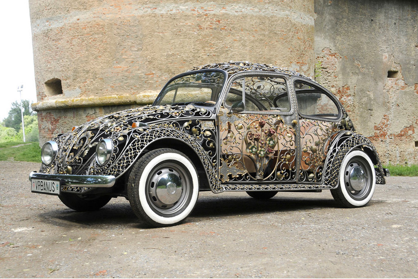 克罗地亚一家制造商打造的镂空甲壳虫轿车。   Andy Willsheer / Rex Features/东方IC_克罗地亚打造全球唯一镂空甲壳虫轿车