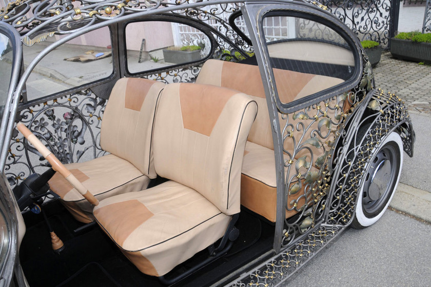 克罗地亚一家制造商打造的镂空甲壳虫轿车。   Andy Willsheer / Rex Features/东方IC_克罗地亚打造全球唯一镂空甲壳虫轿车