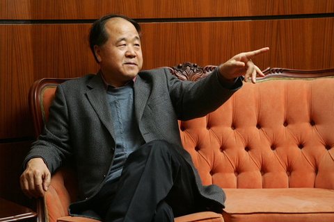 资料图：作家莫言，拍摄于2009年12月11日。  任玉明/东方IC 