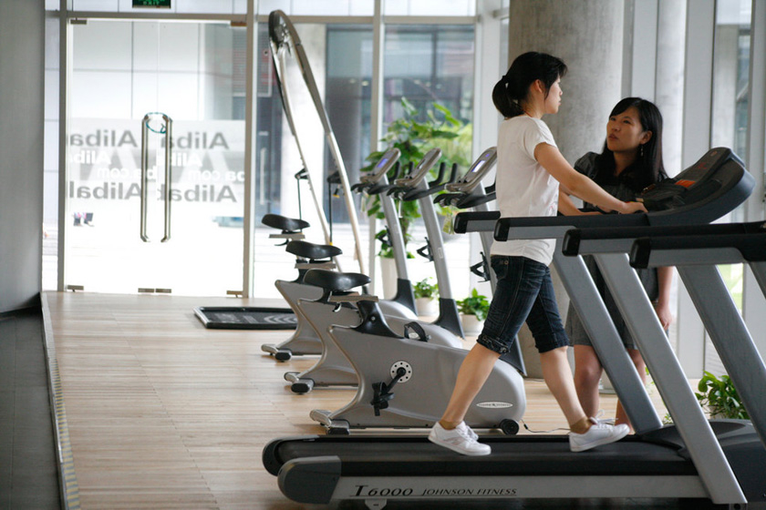 2011年7月14日，杭州，阿里巴巴滨江园区，员工健身。  若瑟/东方IC_名企办公环境PK