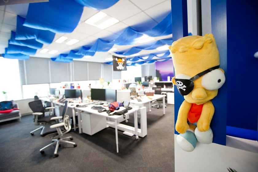 2012年4月26日，上海谷歌的新办公室，不仅装饰个性化，娱乐设施也一应具全，充满了欢乐元素。   Wujun/东方IC_名企办公环境PK