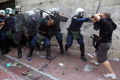 2012年10月9日，希腊雅典，希腊民众集会抗议德国总理默克尔来访。这是欧元危机爆发以来，默克尔对希腊的首次访问。CFP