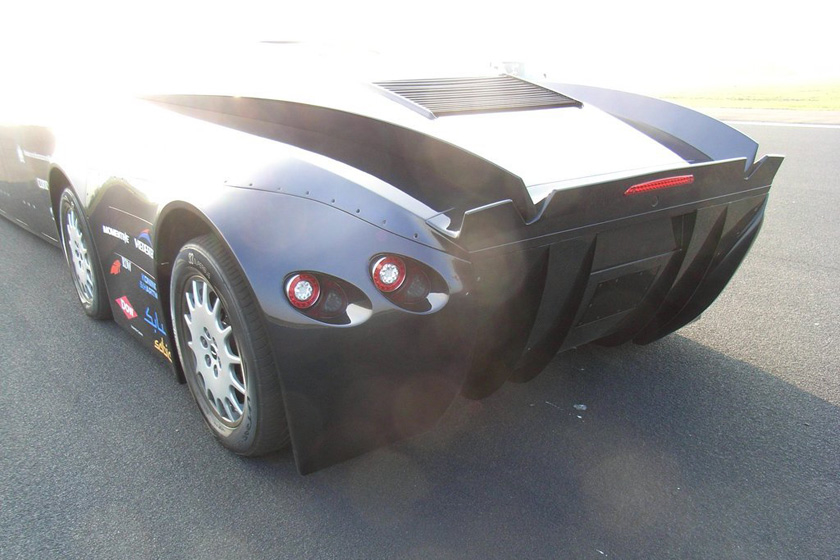 巴士身长15米，宽2.5米，高1.65米，配备8扇鸥翼式车门，最高时速可达每小时250公里。   Delft University Of TechnologyWhitehotpix/东方IC_时速250公里的超级巴士