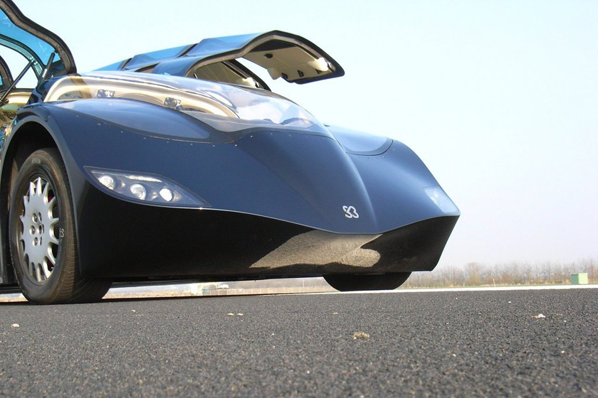 巴士身长15米，宽2.5米，高1.65米，配备8扇鸥翼式车门，最高时速可达每小时250公里。   Delft University Of TechnologyWhitehotpix/东方IC_时速250公里的超级巴士