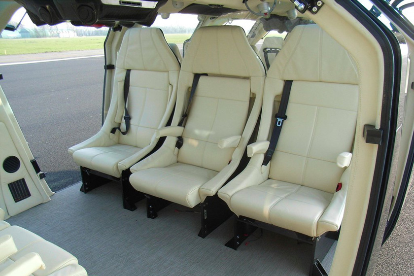 巴士身长15米，宽2.5米，高1.65米，配备8扇鸥翼式车门，最高时速可达每小时250公里。   Delft University Of TechnologyWhitehotpix/东方IC_时速250公里的超级巴士