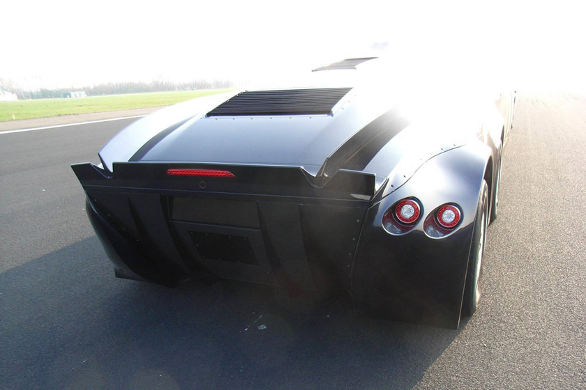 巴士身长15米，宽2.5米，高1.65米，配备8扇鸥翼式车门，最高时速可达每小时250公里。   Delft University Of TechnologyWhitehotpix/东方IC_时速250公里的超级巴士