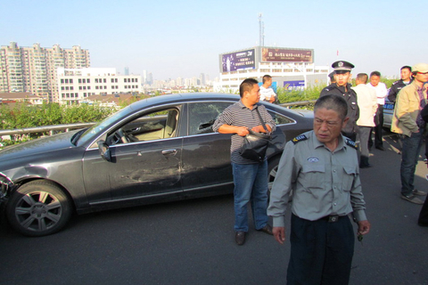 南京高架桥发生枪击事件