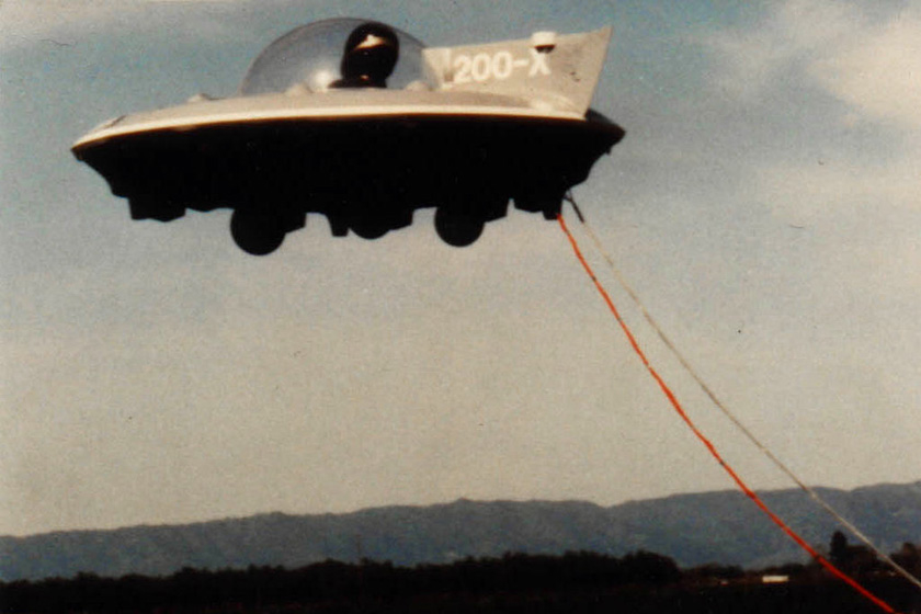 2006年11月30日，飞行汽车M200 Moller在试飞。   EDSY/东方IC_汽车也能飞行