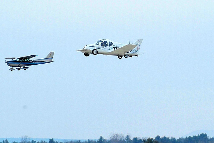 美国特拉弗吉亚公司研发的世界首辆会飞的汽车首次试飞成功。  ZSB/东方IC_汽车也能飞行