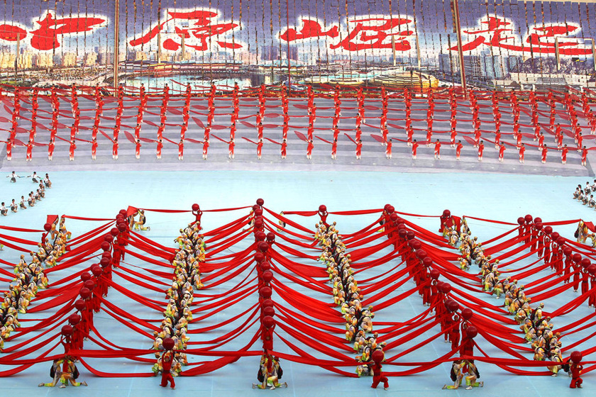 10月21日，第九届中国郑州国际少林武术节开幕表演，来自登封少林塔沟武术学校的一万多名学生参加。  牛书培/东方IC _第九届中国郑州国际少林武术节开幕 