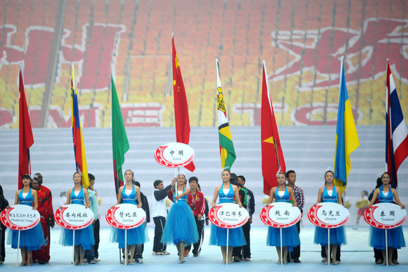 10月21日，第九届中国郑州国际少林武术节开幕表演，来自登封少林塔沟武术学校的一万多名学生参加。  牛书培/东方IC _第九届中国郑州国际少林武术节开幕 