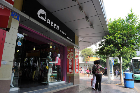 涉嫌重大违纪行为的广州市城管综合执法局番禺分局政委蔡彬拥有的22处房产日前被曝光。目前，番禺区纪委已对蔡彬进行立案查处，并对其实施“双规”，正在接受组织调查。