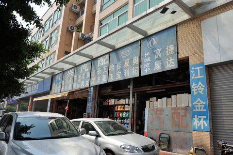 涉嫌重大违纪行为的广州市城管综合执法局番禺分局政委蔡彬拥有的22处房产日前被曝光。目前，番禺区纪委已对蔡彬进行立案查处，并对其实施“双规”，正在接受组织调查。