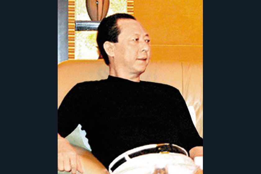 刘根山，昔日的上海“公路大王”、茂盛集团董事长，2009年8月27日，被判犯抽逃出资罪和挪用资金罪，两罪并处8年有期徒刑。_那些被判入狱的富豪们