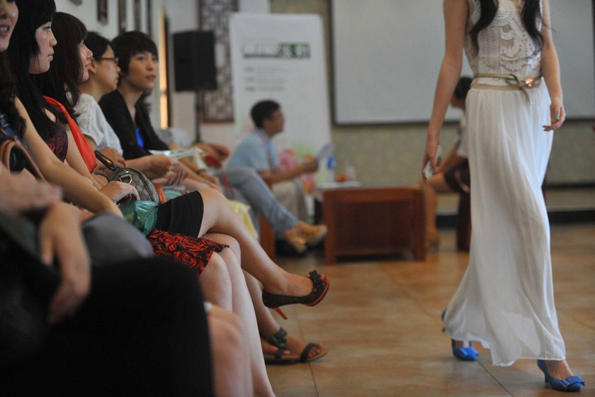 2012年8月19日，第二季中国企业家单身俱乐部派对甄选在北京启动。   东方IC_“中国式”富豪相亲