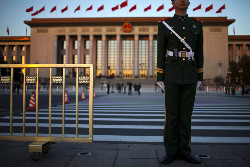 11月8日，北京，安保人员执勤。  Alexander F Yuan/东方IC_十八大会场安保人员静立执勤