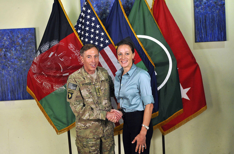 美国中情局局长因婚外情辞职 情妇曝光